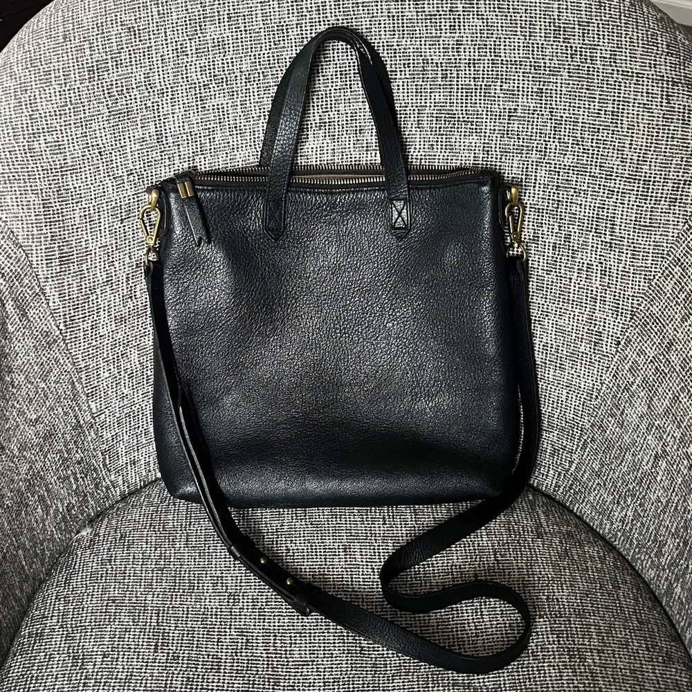 Madewell Crossbody Leather Zip-Up Medium Tote - Picture 5 of 16